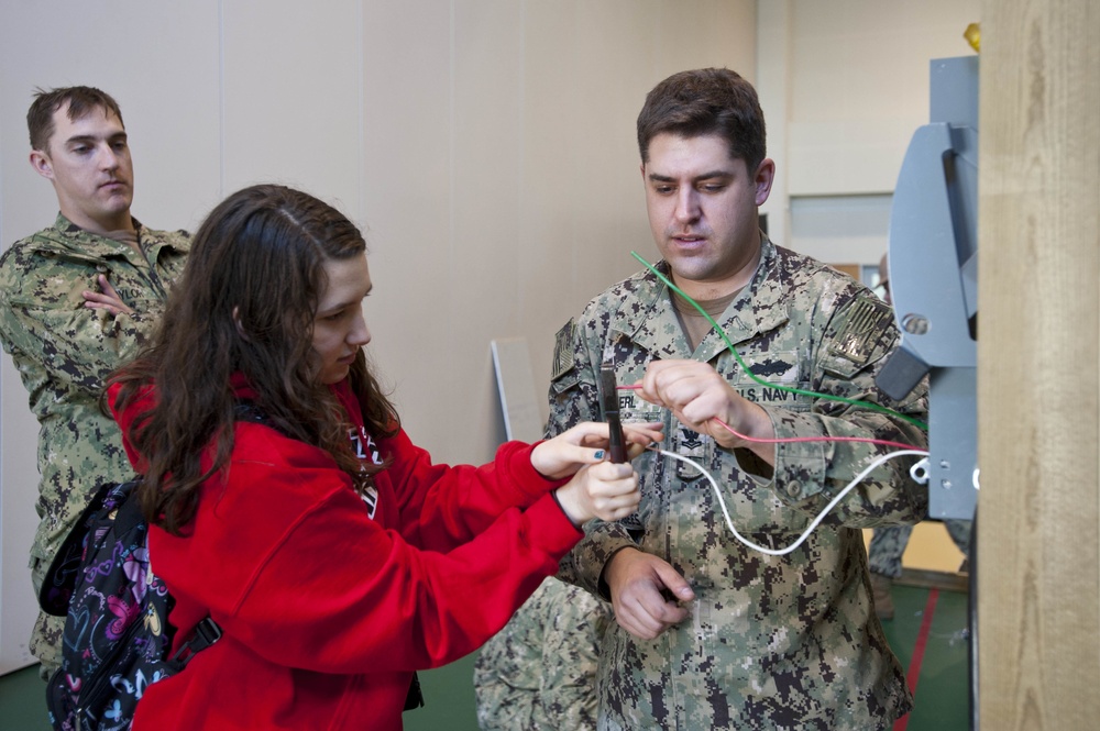 Sailors teach STEM students about electrical connections