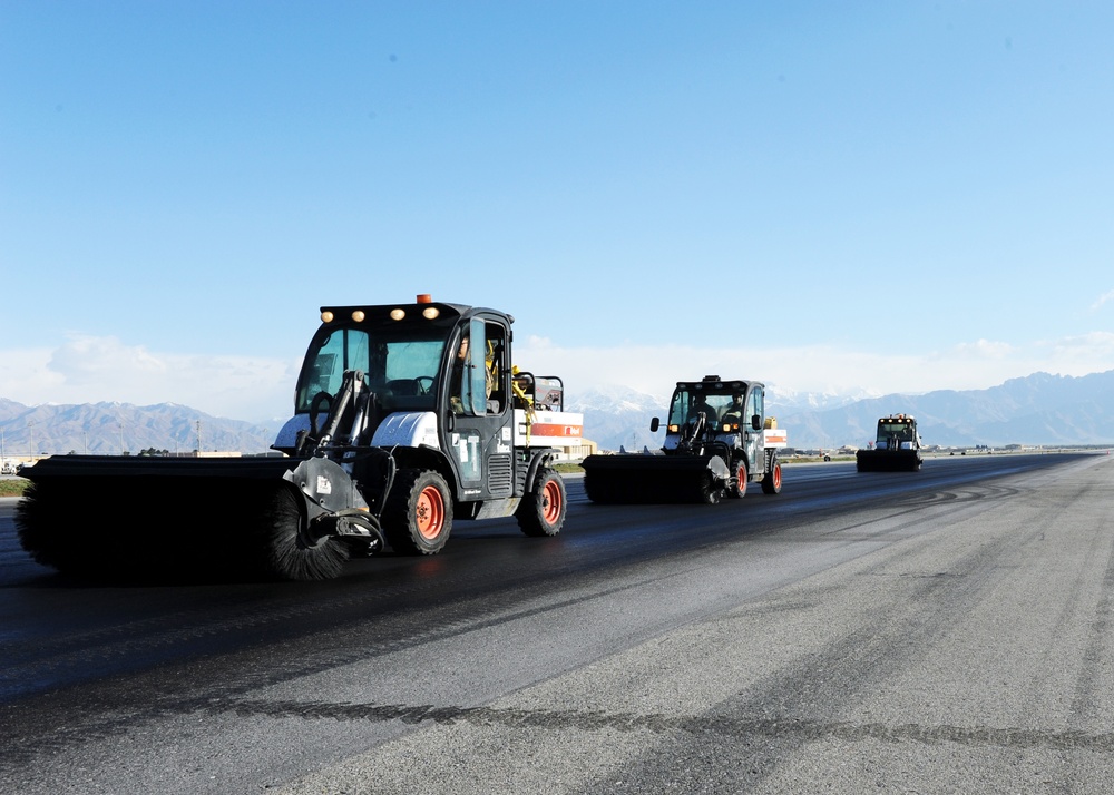 577 EPBS rubber removal secures runway