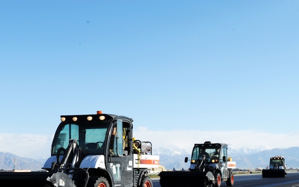 577 EPBS rubber removal secures runway