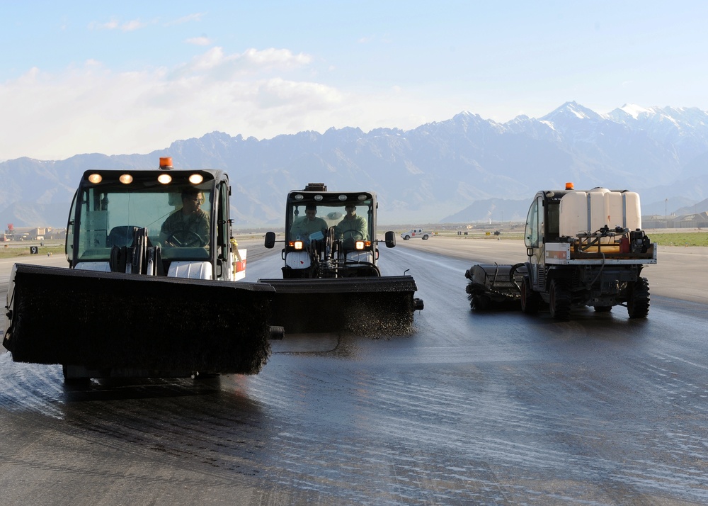 577 EPBS rubber removal secures runway