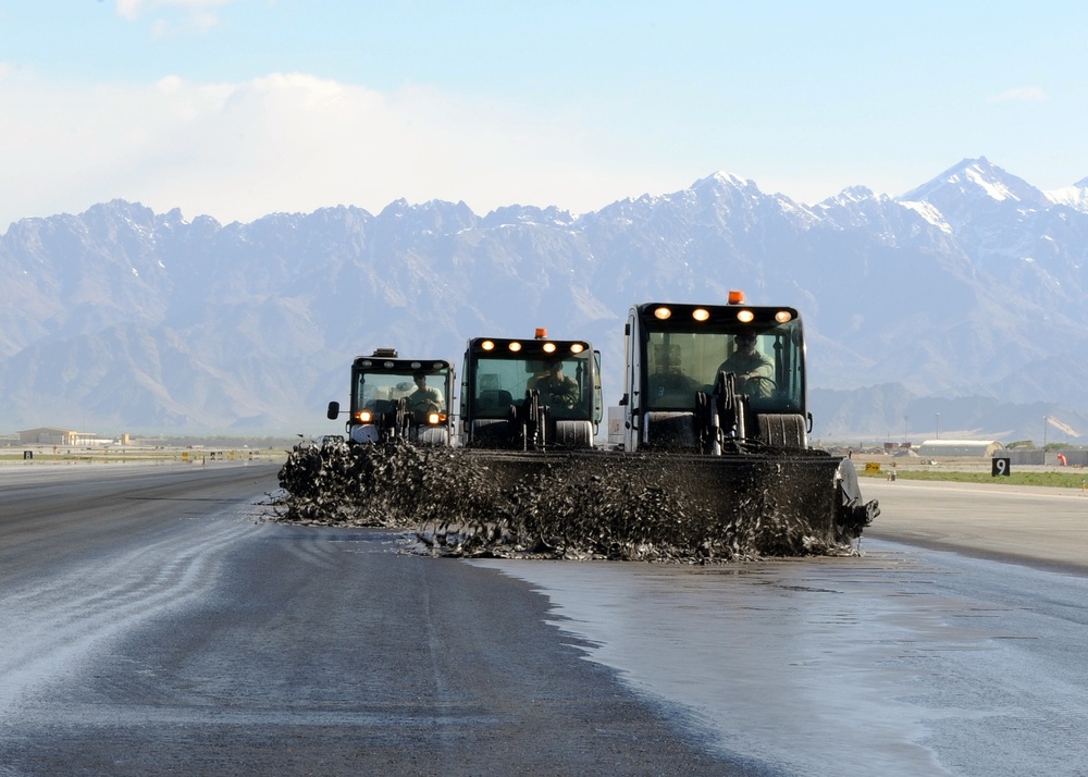 577 EPBS rubber removal secures runway