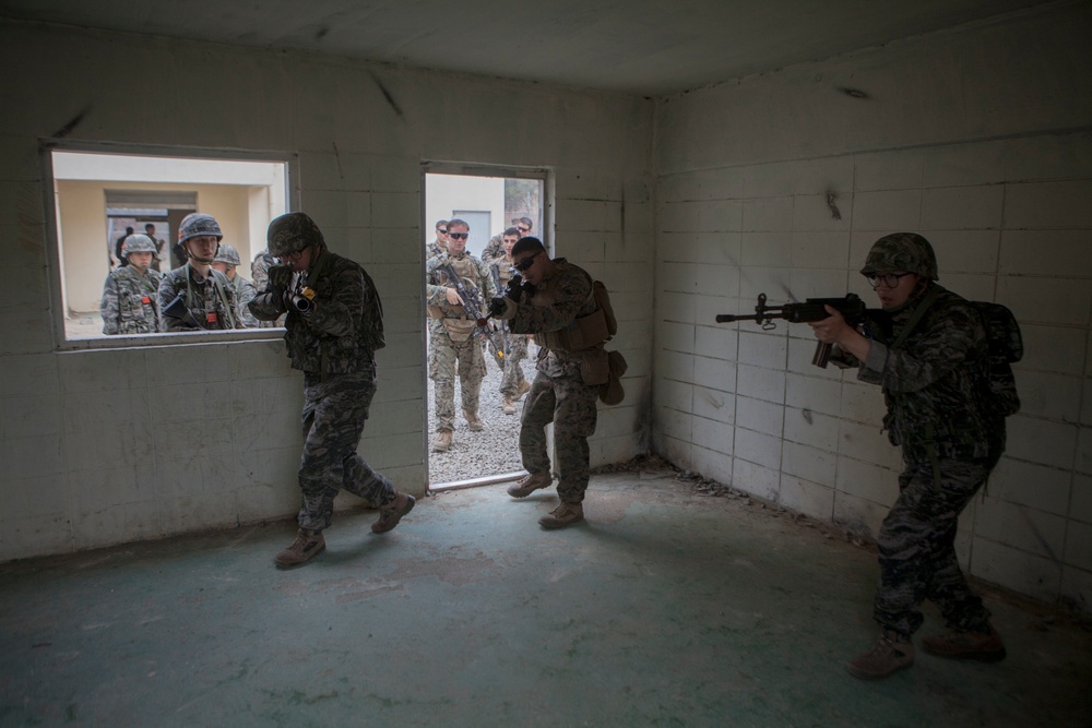 US Marines and ROK Marines conduct Close Quarters Battle Training