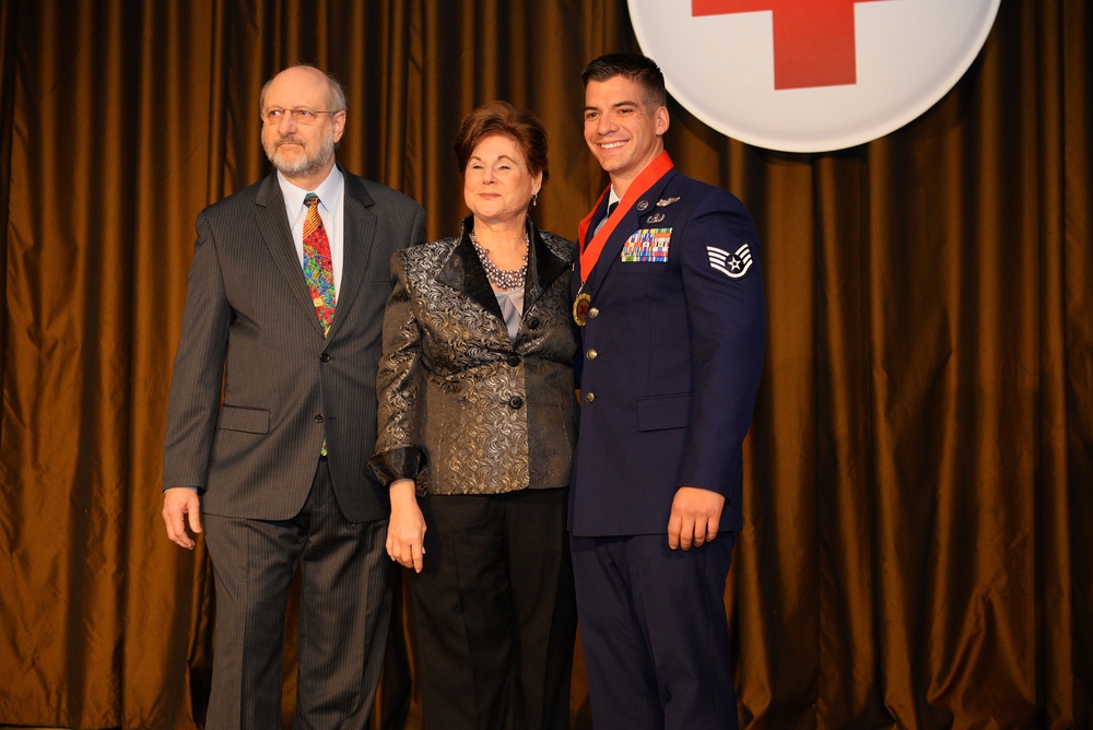 Scott EOD tech recognized for heroic actions after explosion