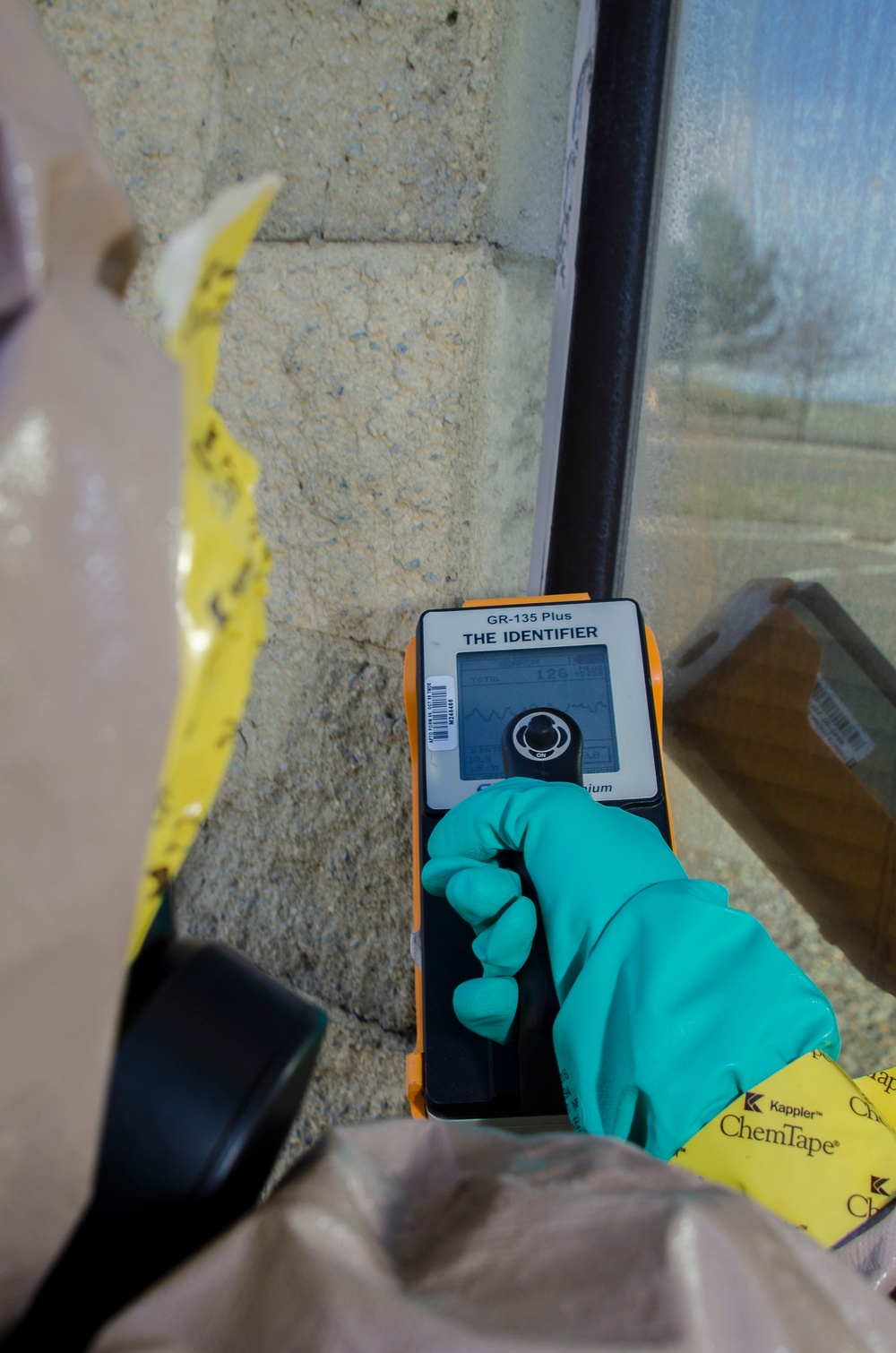 Scanning for particulates