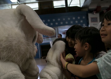 Marines, Okinawa residents share traditions during USO Easter celebration