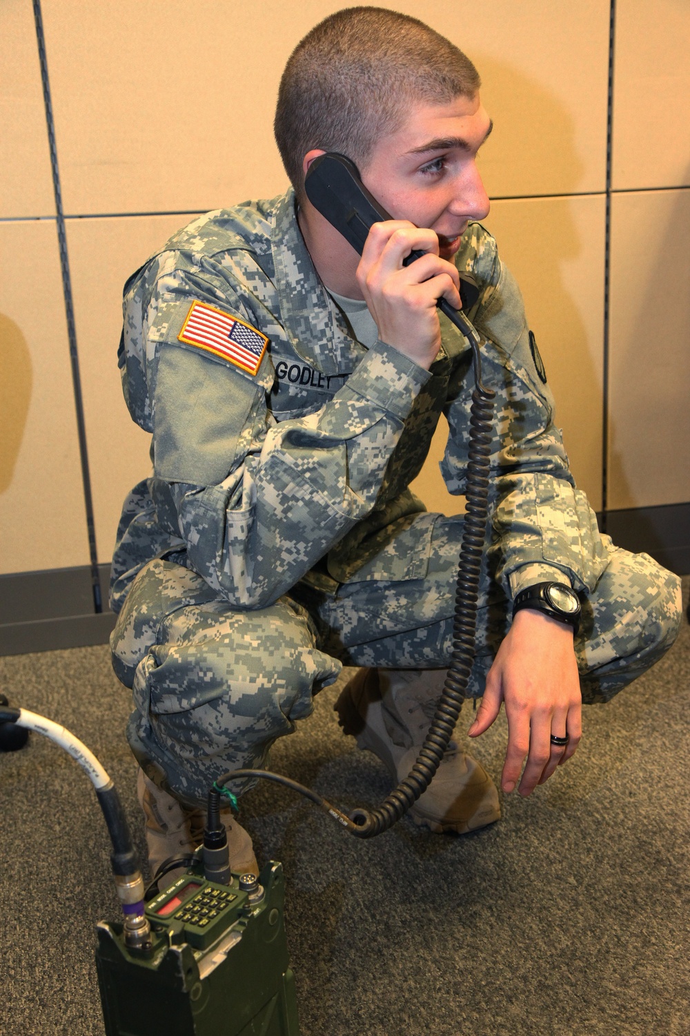 Soldiers conduct cross training in communications