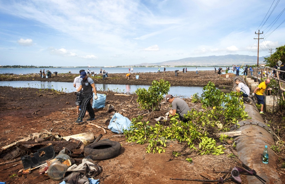 Pearl Harbor bike path cleanup