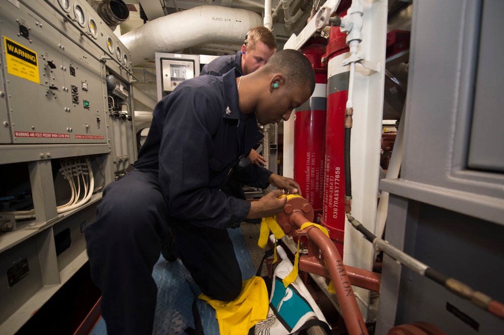 USS Jason Dunham fuel leak training evolution