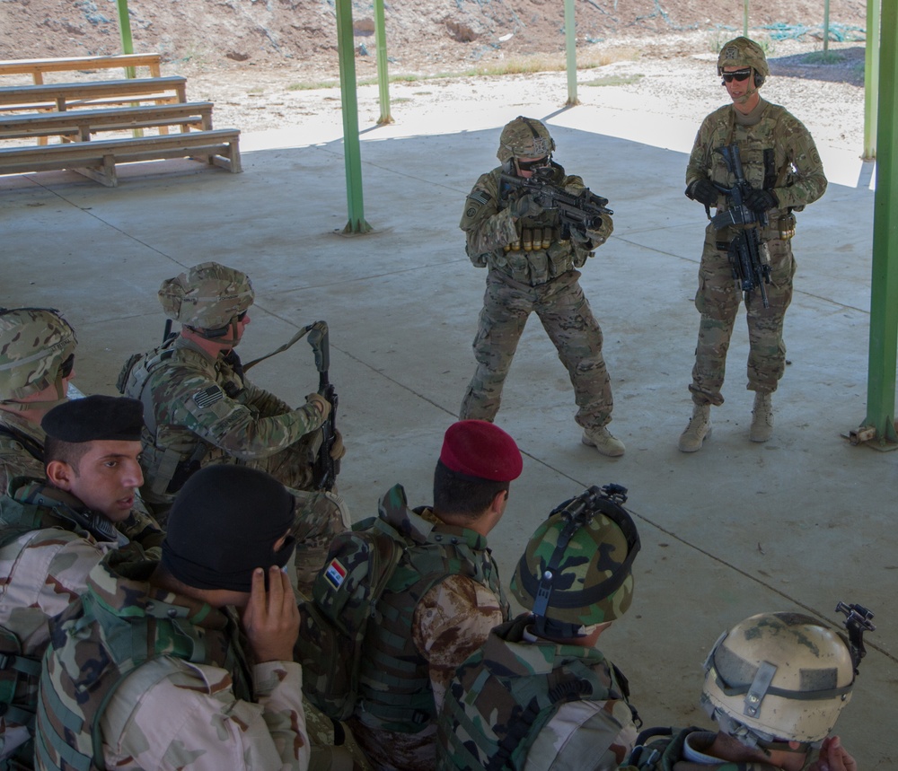 82nd Abn. Div. offers Iraqi army marksmanship lesson