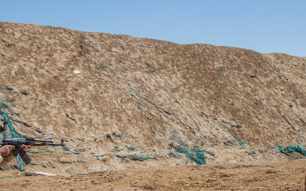 Iraqi soldier shoots and moves