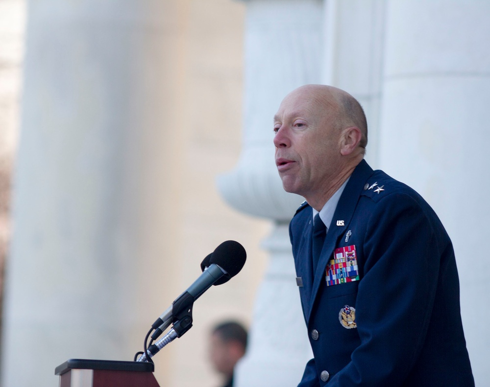 Annual Easter Sunrise Service draws crowds to Arlington National Cemetery