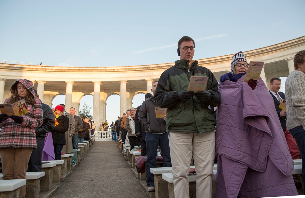 Annual Easter Sunrise Service draws crowds to Arlington National Cemetery