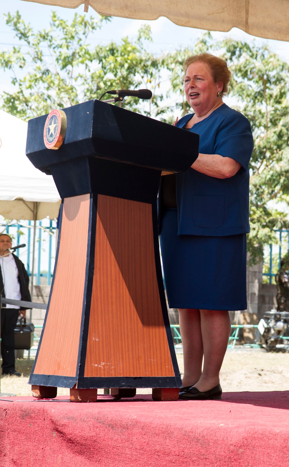 US ambassador to El Salvador introduces BTH15