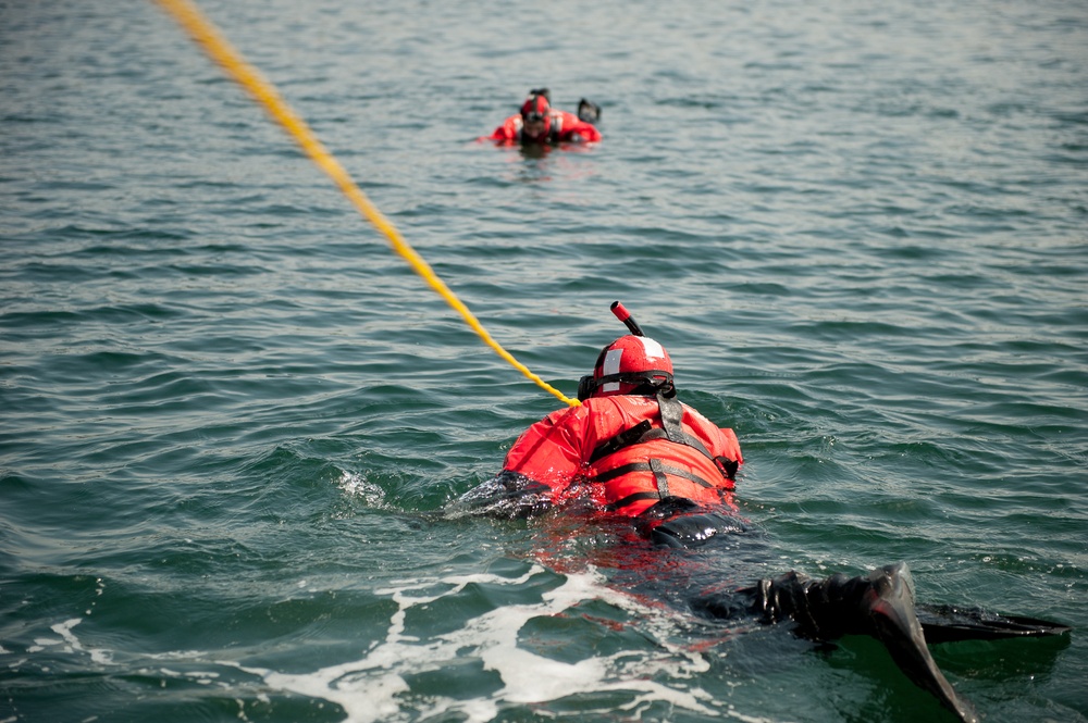 Coast Guardsmen train for Northeast cold water rescues