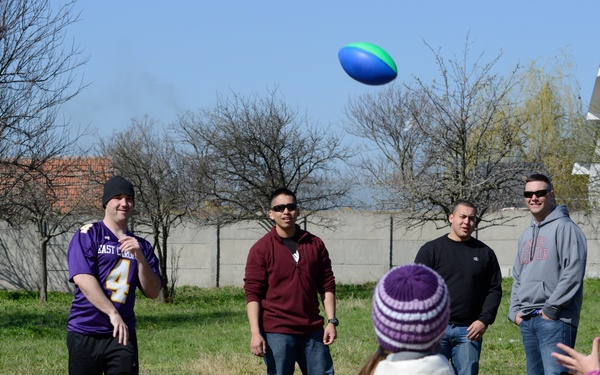 Deveselu School community relations event