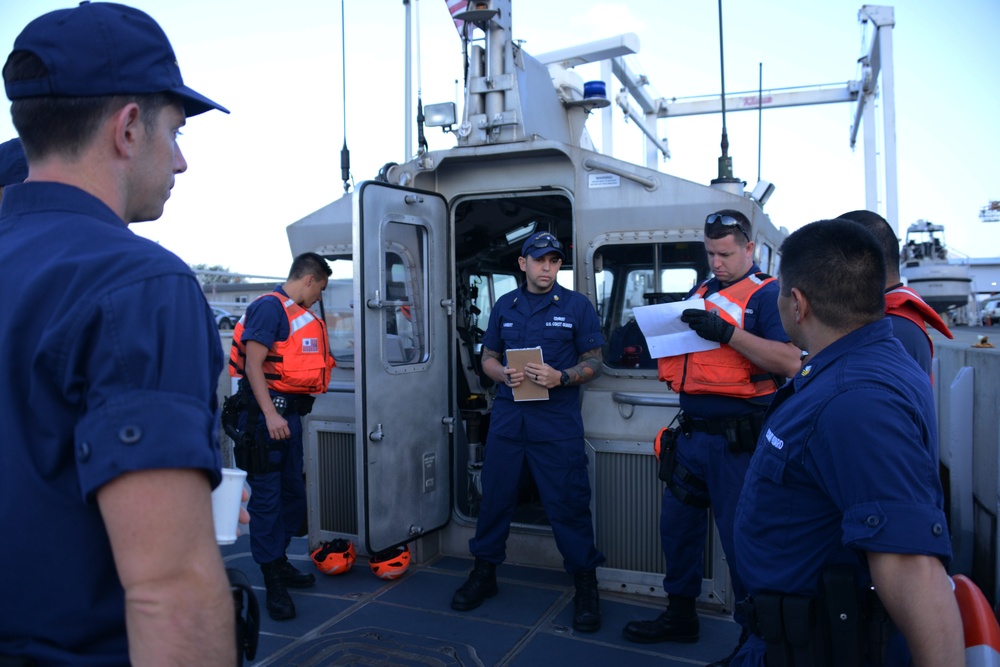 Station Honolulu crew conducts safety briefing