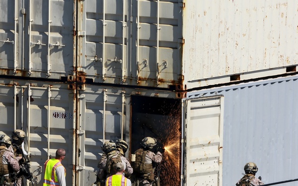 15th MEU Marines execute VBSS