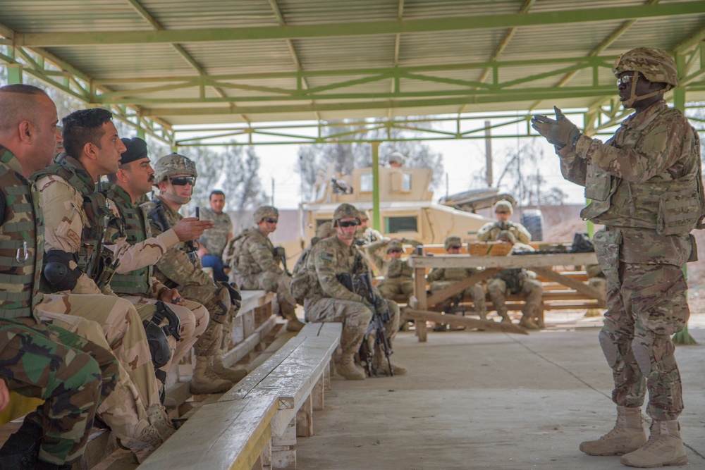 Iraqi soldiers participate in 82nd Abn. class