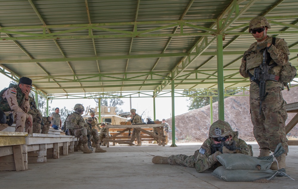 Iraqi soldiers receive marksmanship class