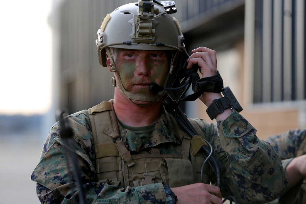 Reconnaissance Marines execute free-fall jumps