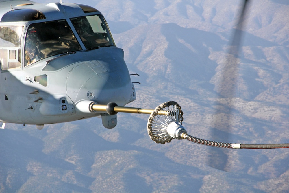 VMM-163 refuels midair during WTI