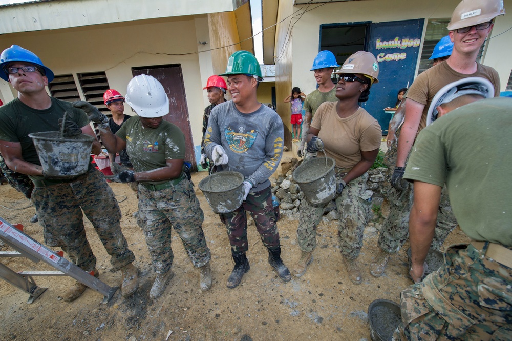Combined Philippine-US force continues humanitarian efforts in Panay