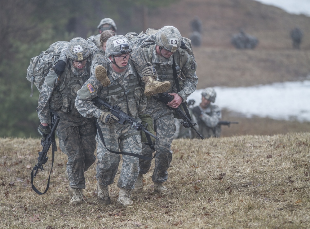 2015 Sandhurst: Cadets ascend through teamwork
