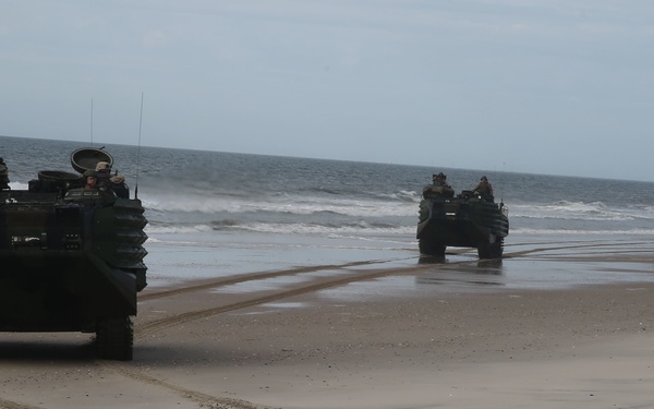 1/6 conducts ship-to-shore assault