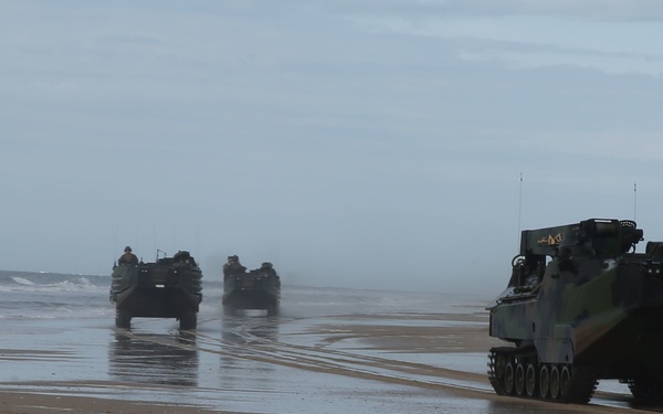 1/6 conducts ship-to-shore assault