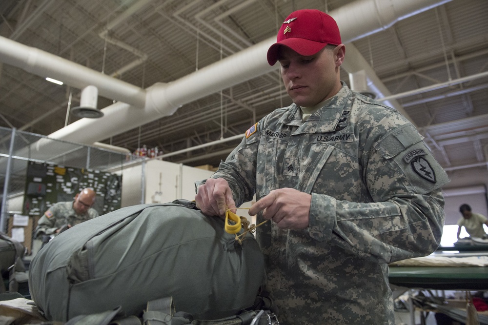 DVIDS Images Riggers keep Airborne units jumping [Image 16 of 29]