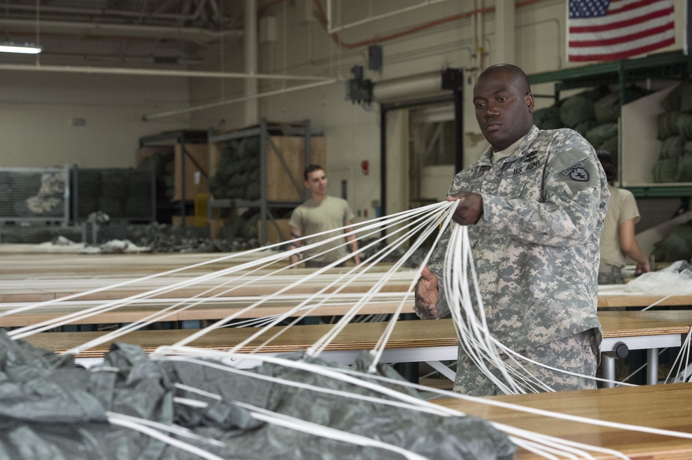Riggers keep Airborne units jumping