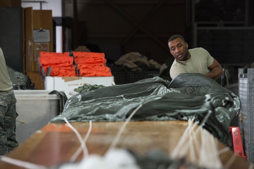 Riggers keep Airborne units jumping