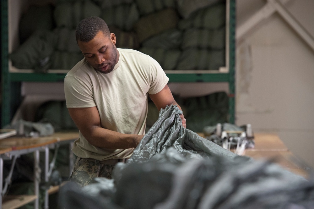 Riggers keep Airborne units jumping