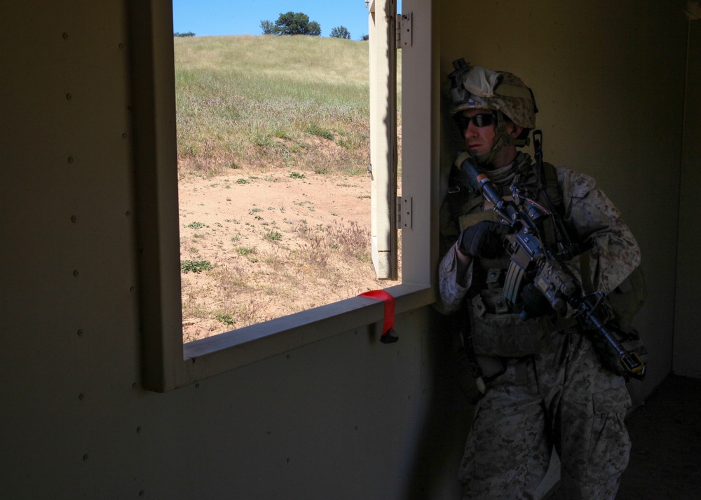 1st Battalion, 7th Marine Regiment, conducts a long-range raid in support of Exercise Desert Scimitar 2015