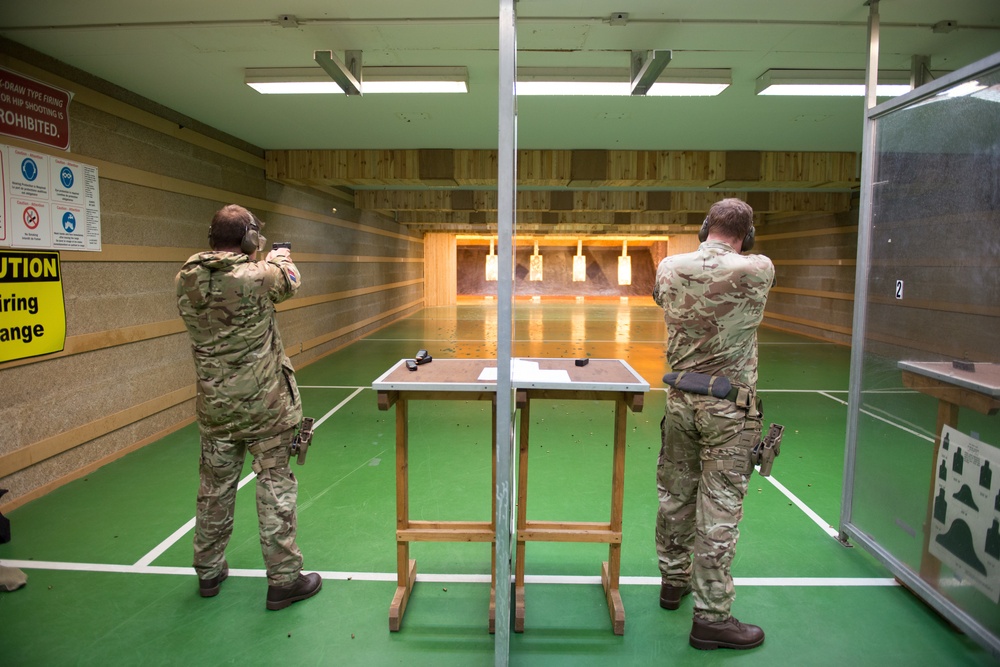 British forces shoot Glock pistols at US Army range