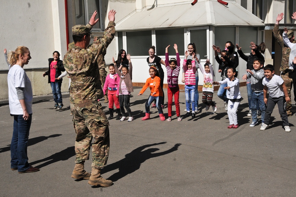 2/2 combat medics visit Romanian hospital and school