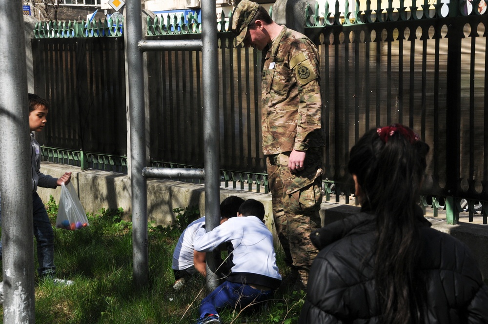 2/2 combat medics visit Romanian hospital and school