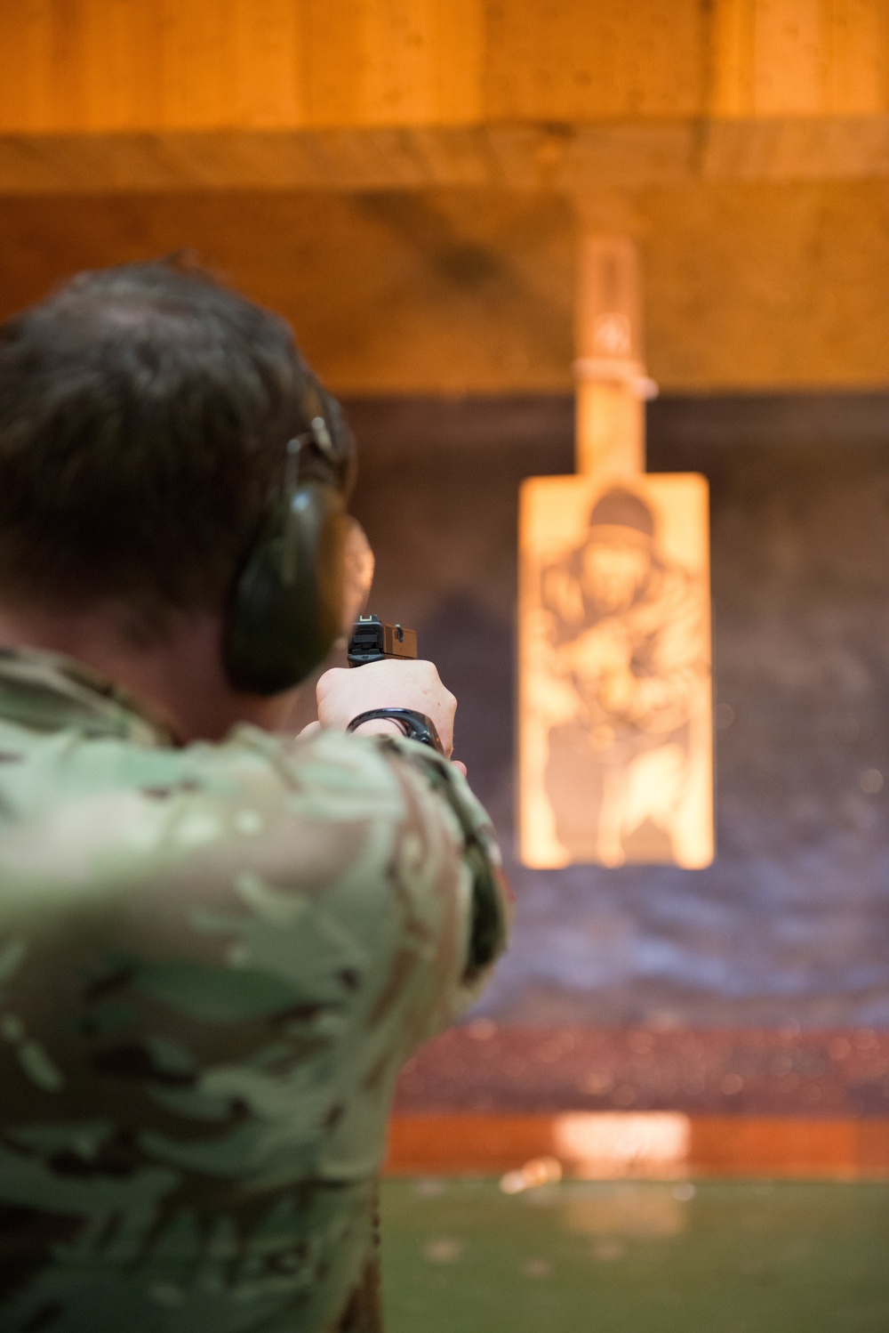 British forces shoot Glock pistols at US Army range