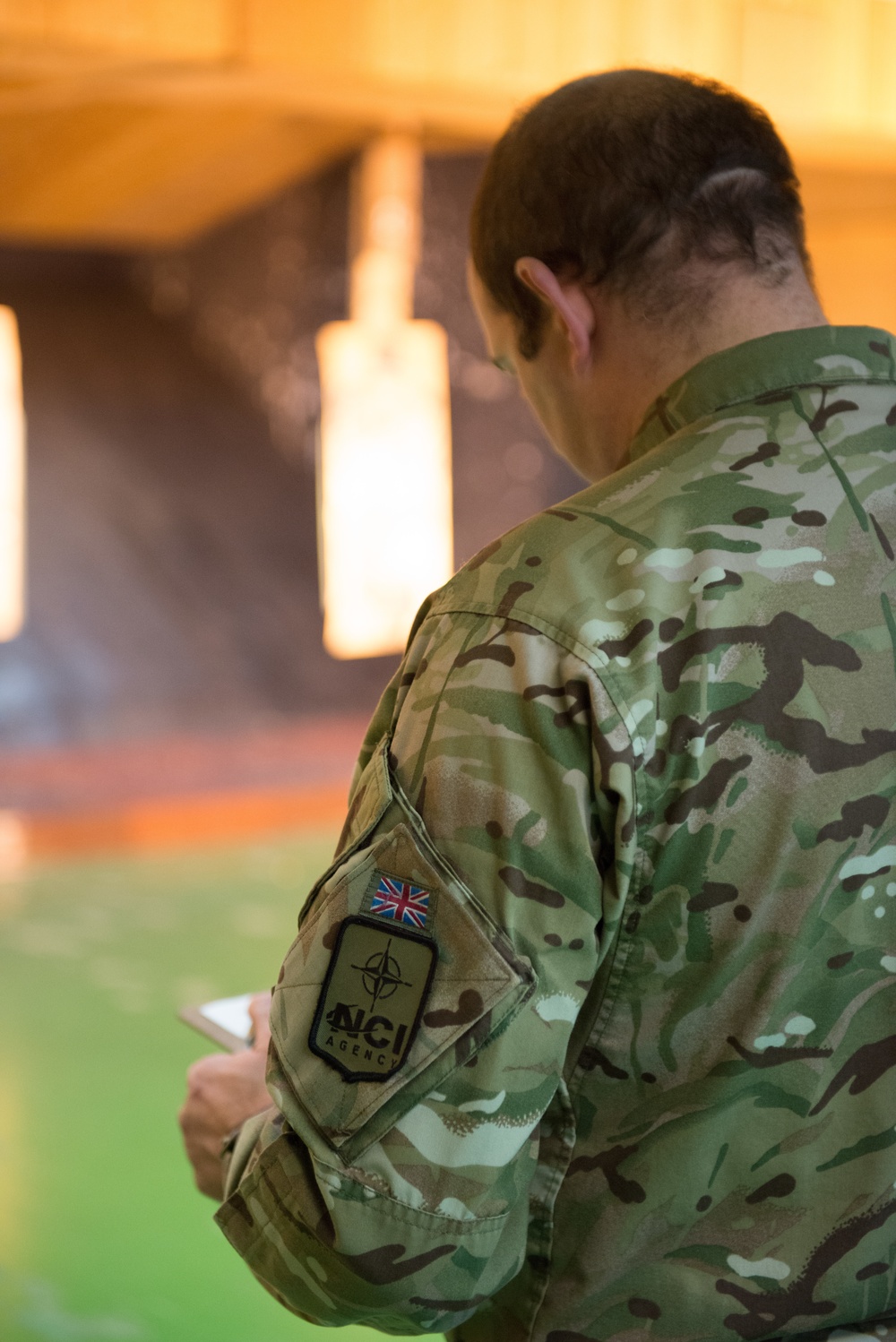 British forces shoot Glock pistols at US Army range