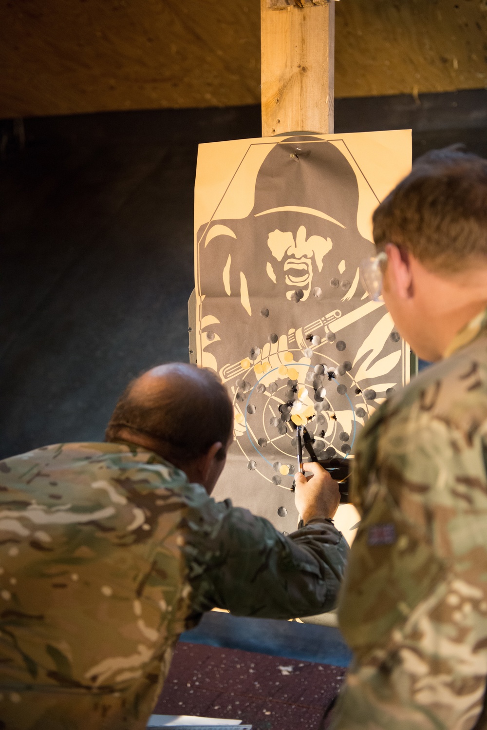 British forces shoot Glock pistols at US Army range