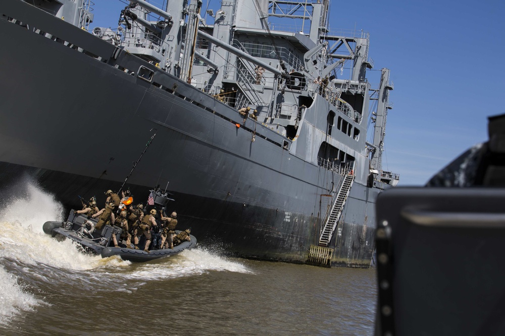 26th Marine Expeditionary Unit Force Recon Detachment VBSS Training Evaluation