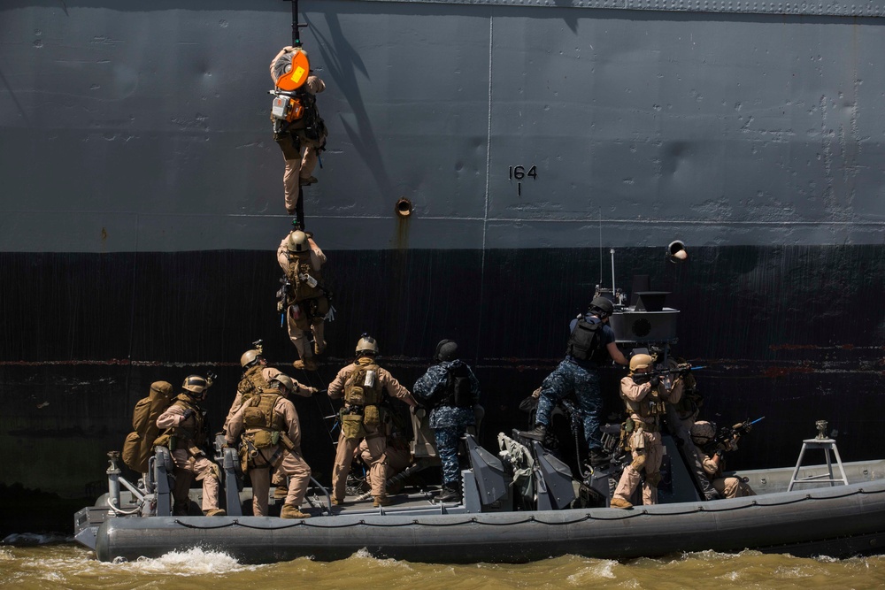 26th Marine Expeditionary Unit Force Recon Detachment VBSS Training Evaluation