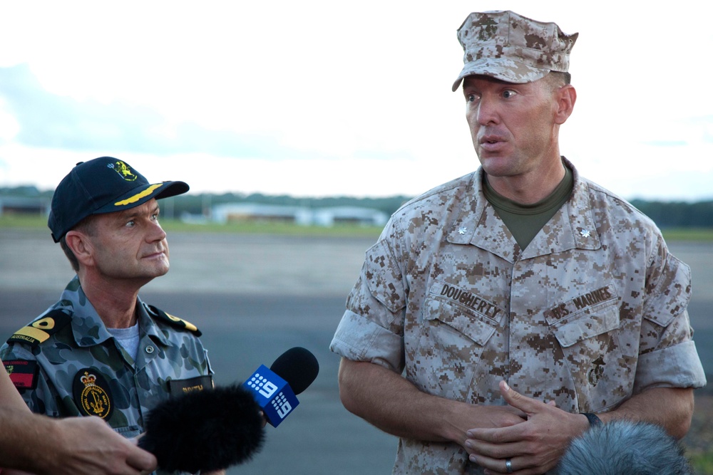 Commodore Northern Territory greets Marine Rotational Force Commander