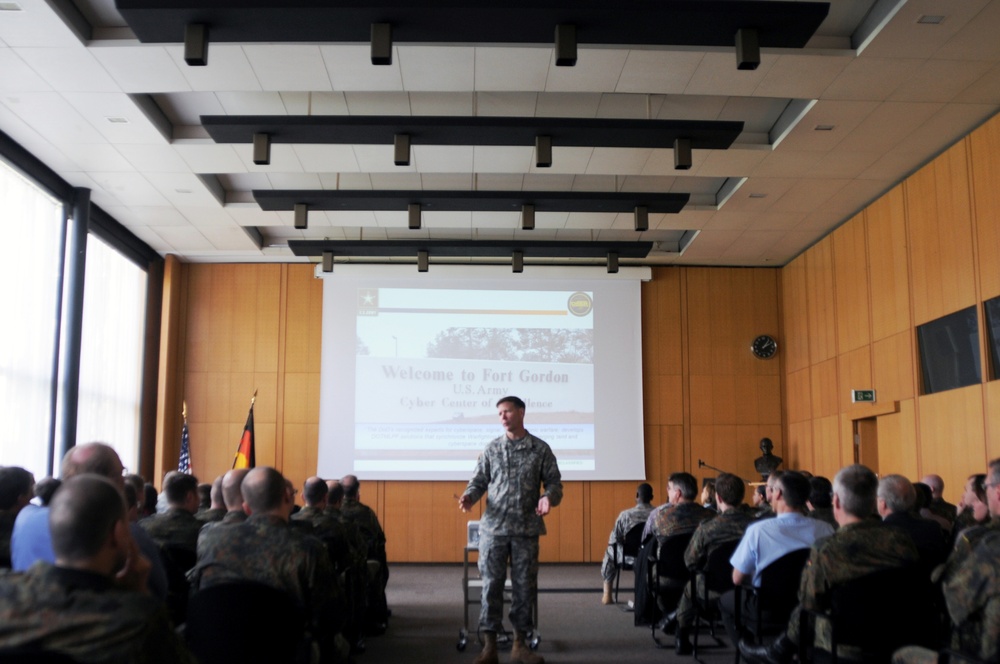 US Army Cyber Center of Excellence commander talks cyber with German signal soldiers