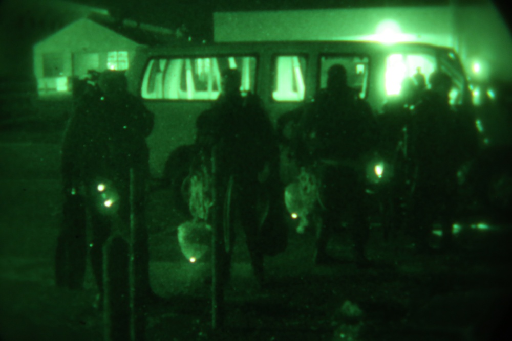 Marine combat divers execute clandestine dive mission
