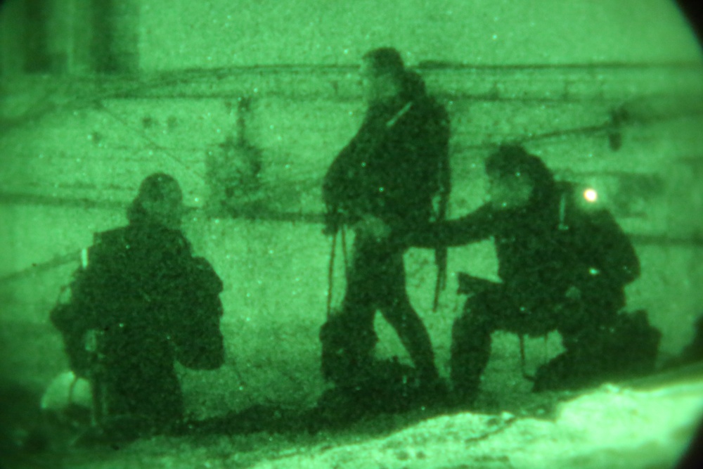 Marine combat divers execute clandestine dive mission