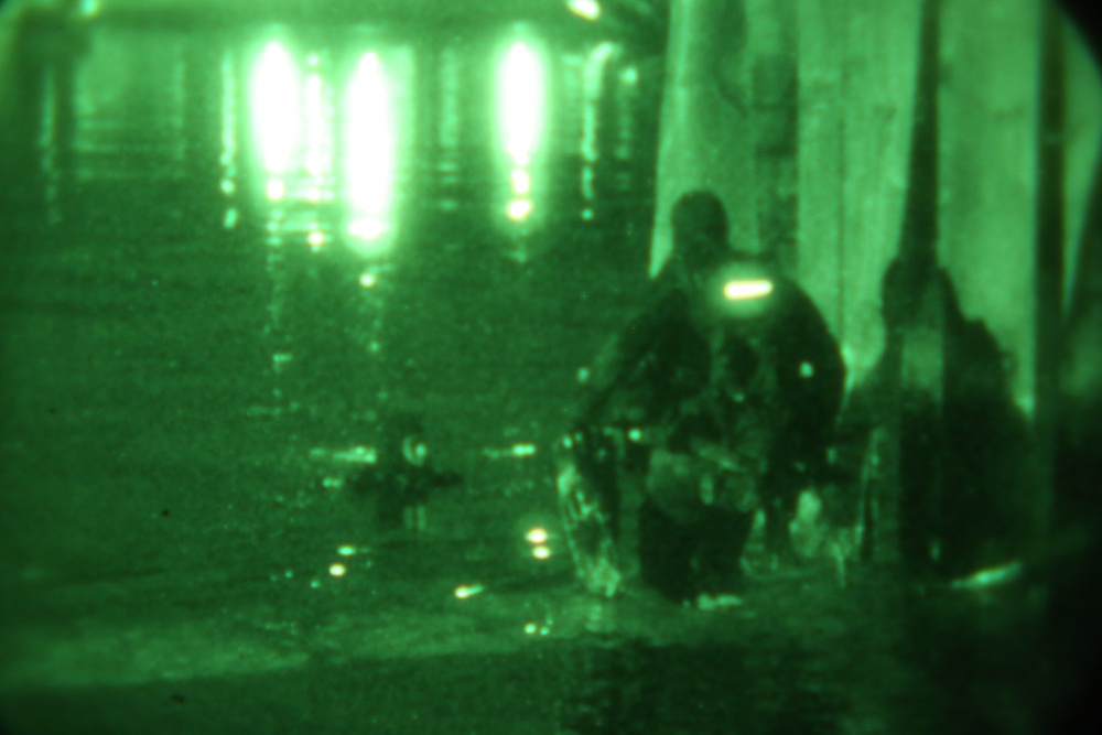 Marine combat divers execute clandestine dive mission