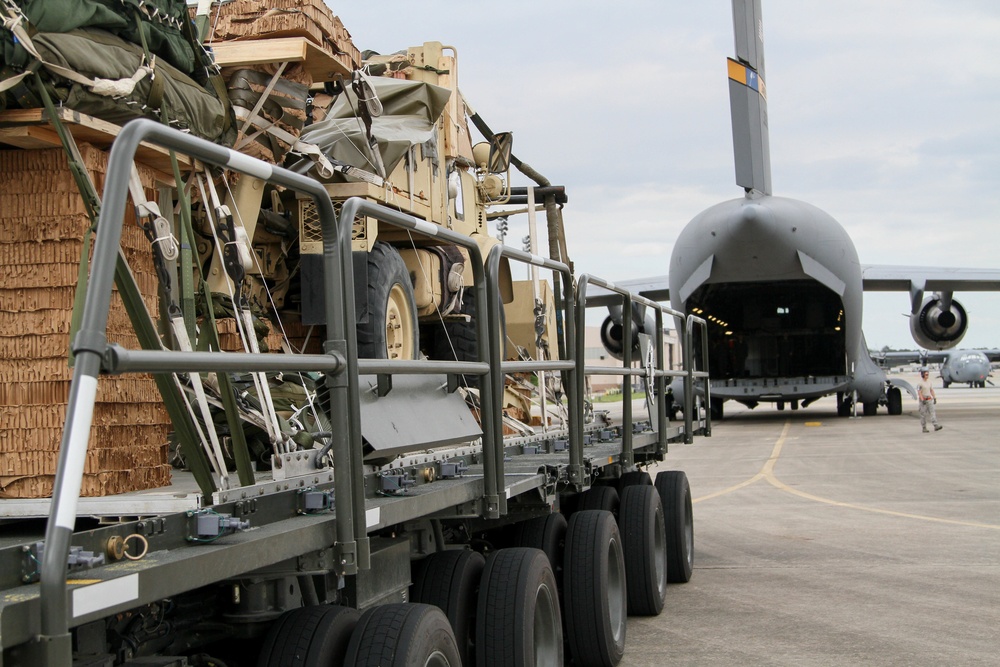 US, UK paratroopers begin largest bilateral exercise on Fort Bragg in 20 years