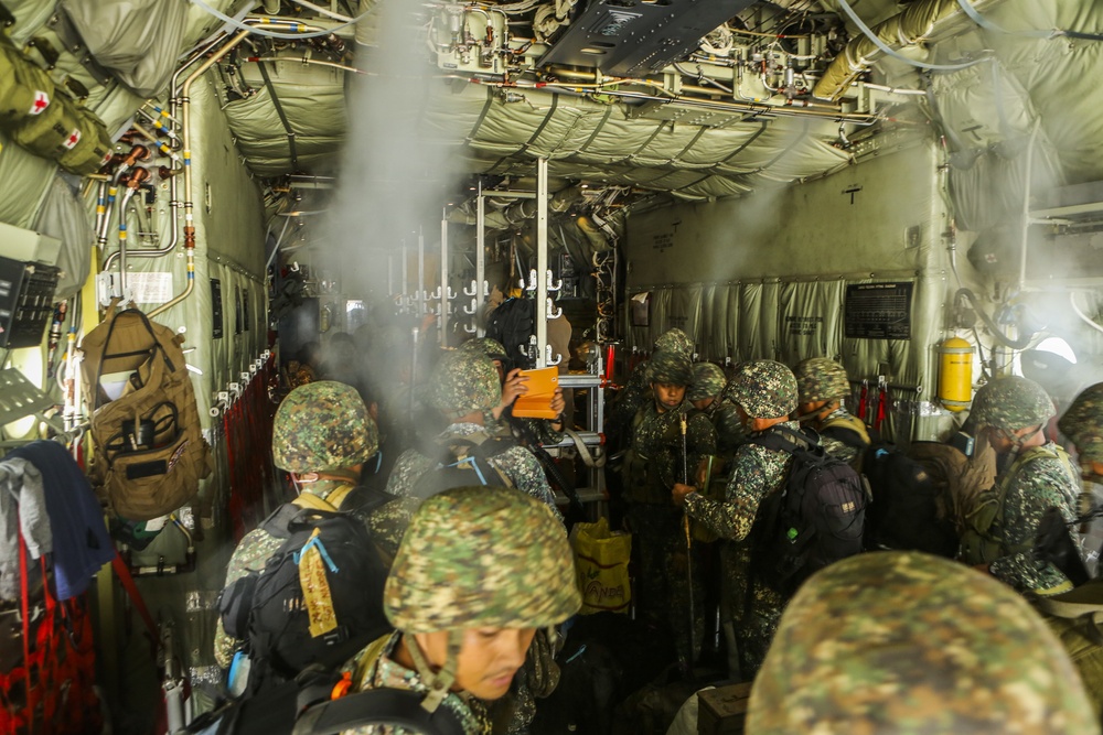 Philippine Marines Catch a C-130