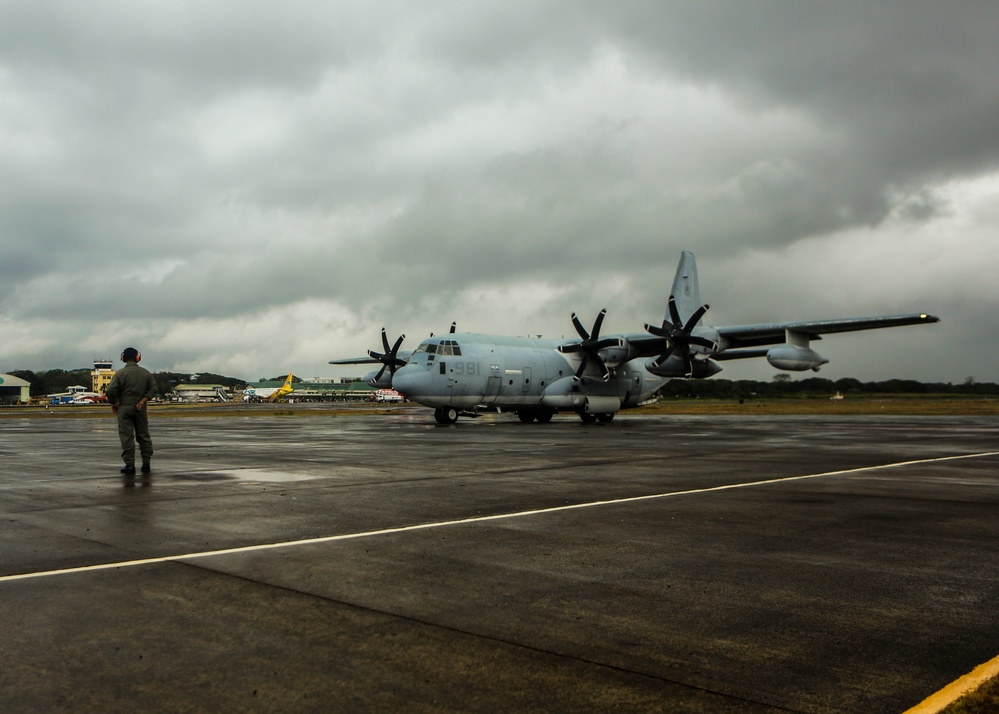 Philippine Marines Catch a C-130